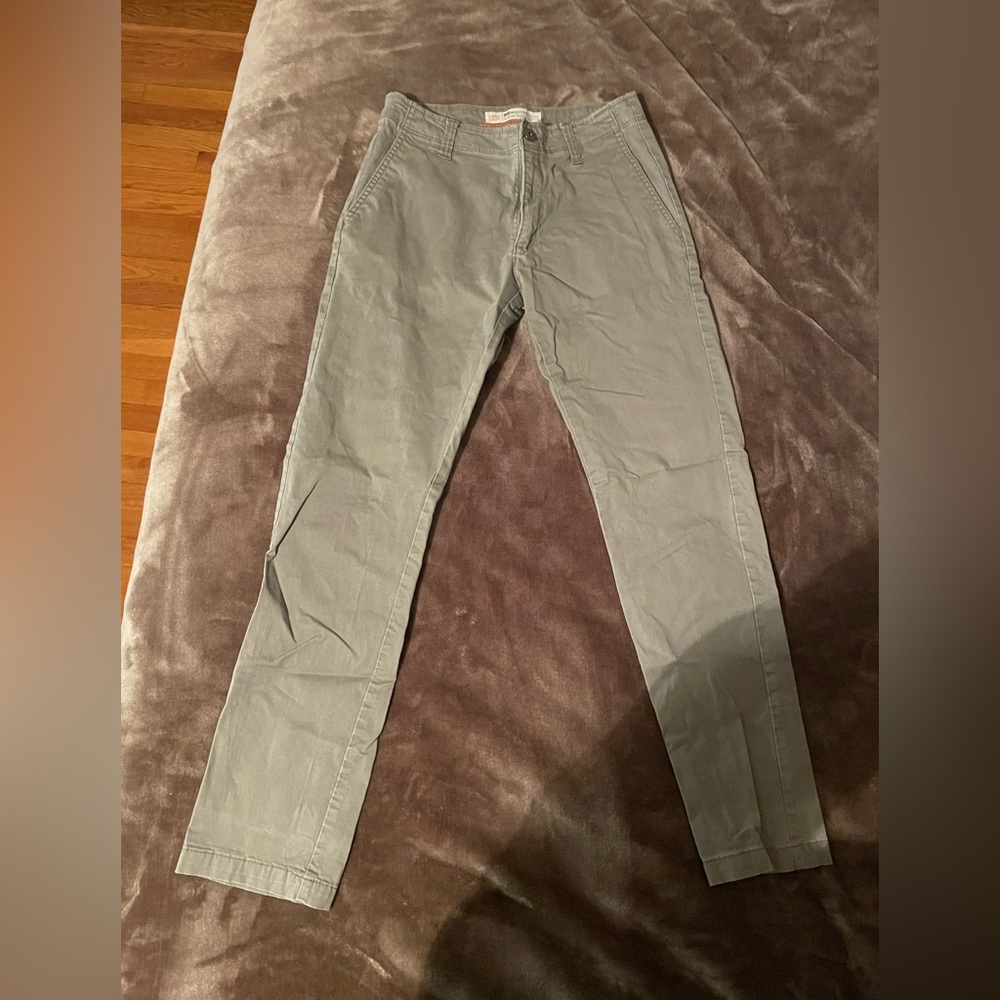 Lee - Modern Series Slim Fit Khaki Pants. Size 30x32